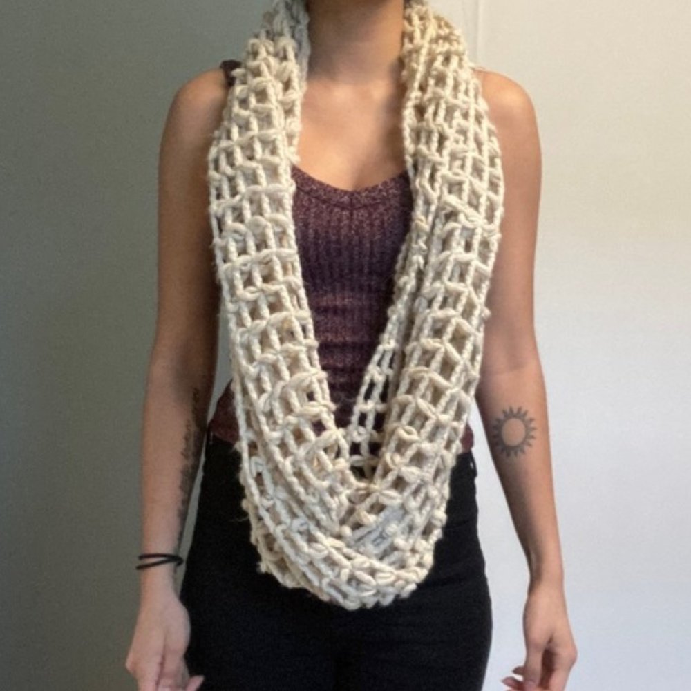 🌟 Free Add On - Tan infinity scarf